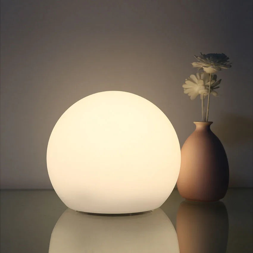 Farveskiftende LED Kuglelampe | Genopladelig Bordlampe