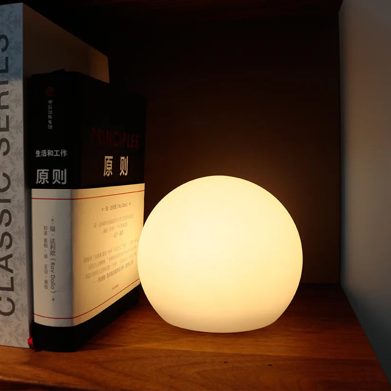 Farveskiftende LED Kuglelampe | Genopladelig Bordlampe
