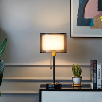 Moderne Bordlampe | Dobbelt Stofskærm