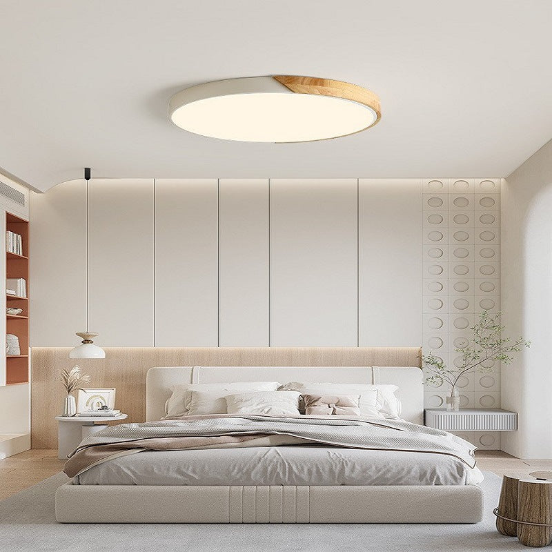 Moderne Loftlampe | Rund LED, Sort & Trædetaljer