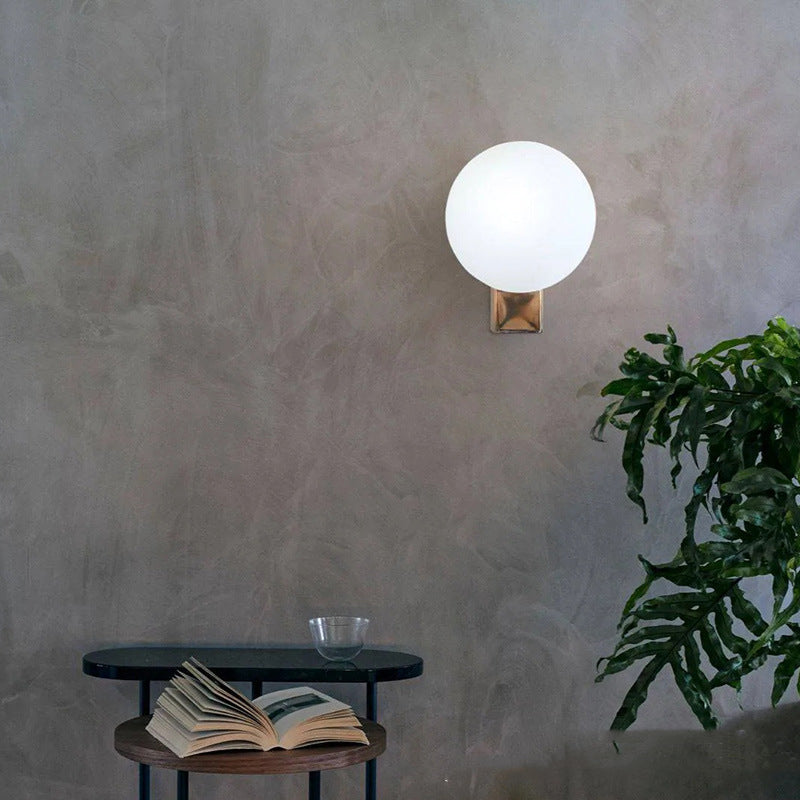 Minimalistisk Væglampe | Metal og Glas Kugle Design