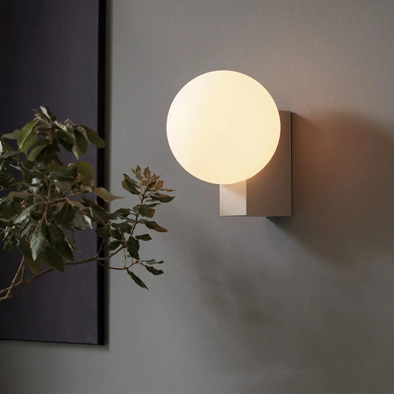 Minimalistisk Væglampe | Metal og Glas Kugle Design