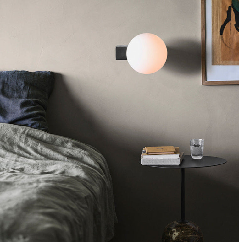 Minimalistisk Væglampe | Metal og Glas Kugle Design