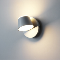 Nordisk Væglampe | Cylindrisk Metal LED Design