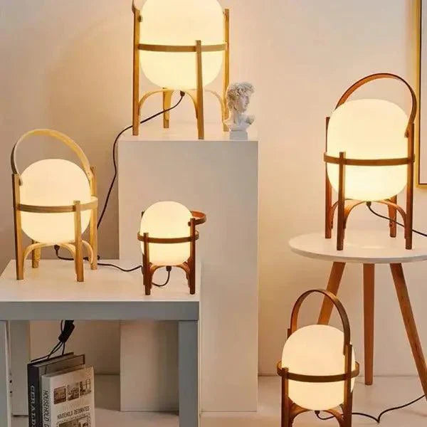 Træ Bordlampe med Opalineglas | Naturlig Design