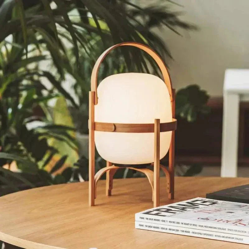 Træ Bordlampe med Opalineglas | Naturlig Design