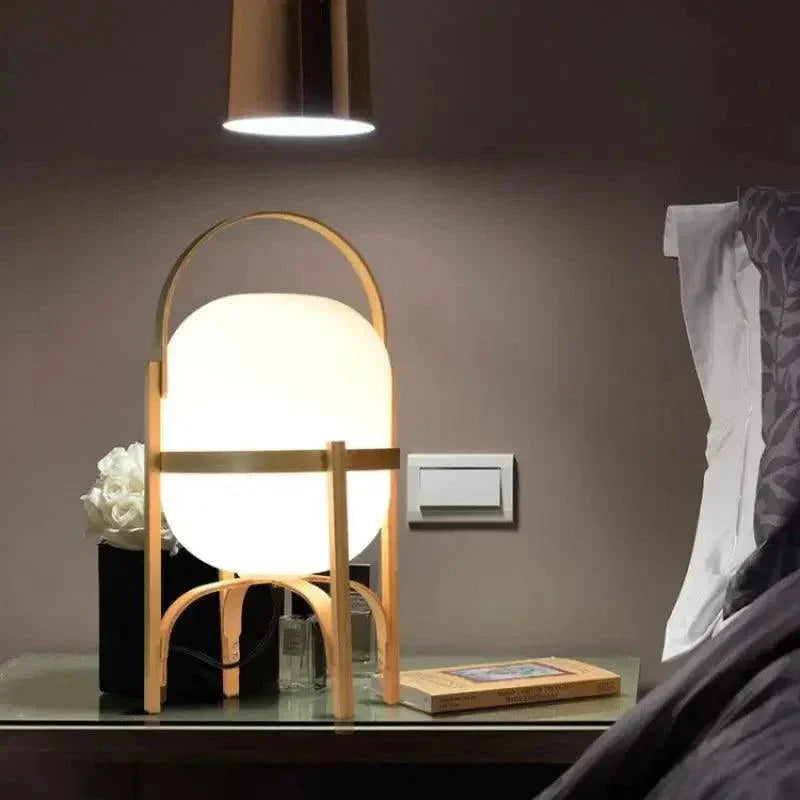 Træ Bordlampe med Opalineglas | Naturlig Design