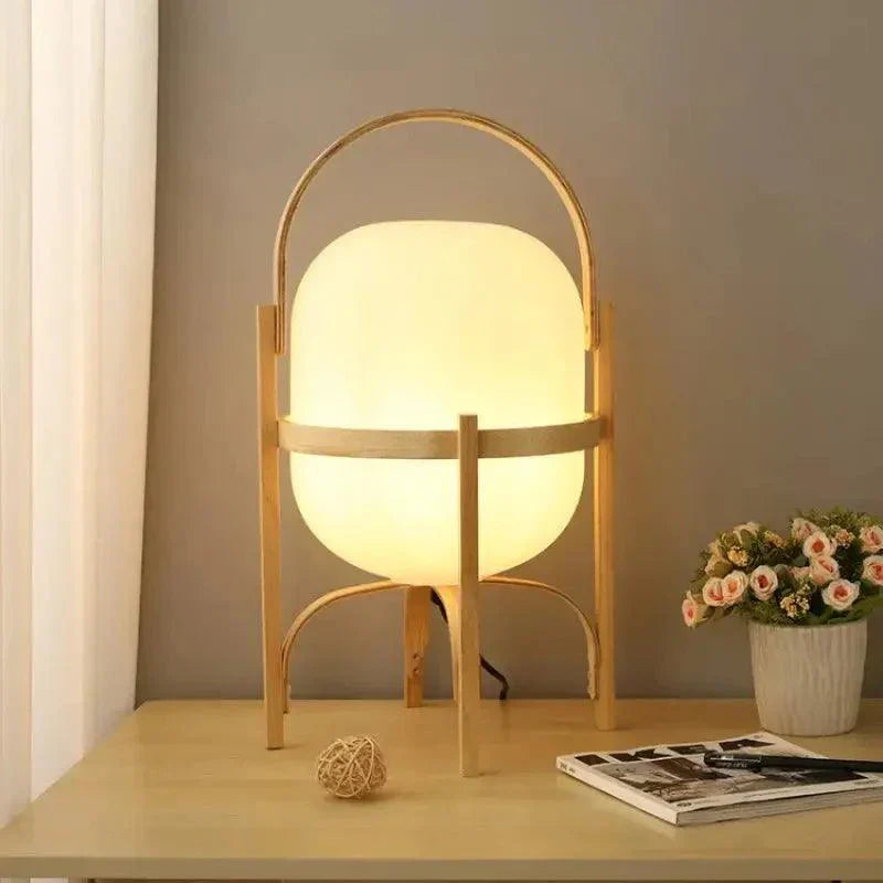 Træ Bordlampe med Opalineglas | Naturlig Design